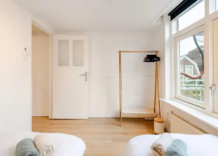 Large Family House Алкмар