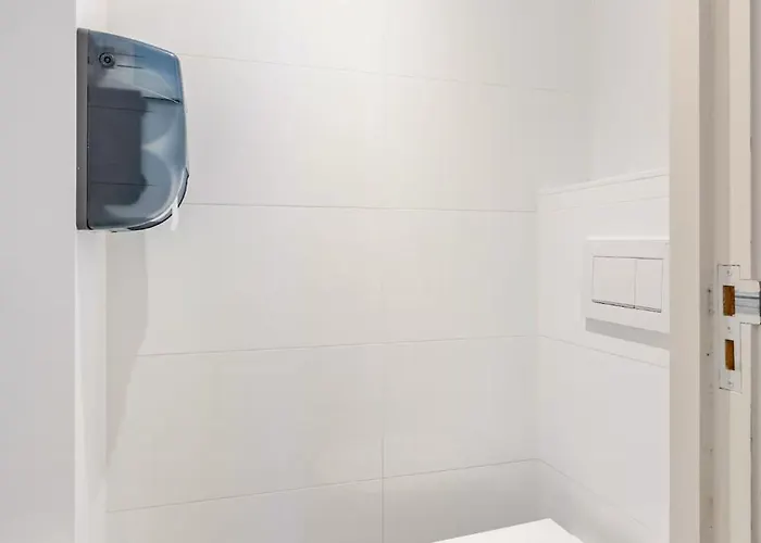 Дом отдыха Large Family House Алкмар