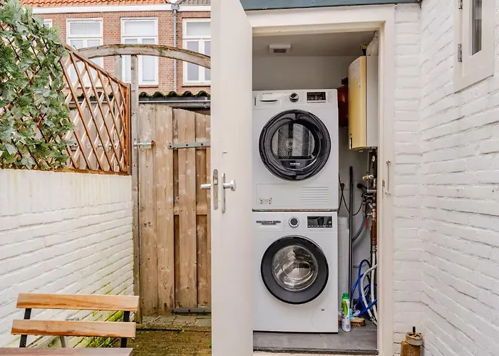 Large Family House Алкмар